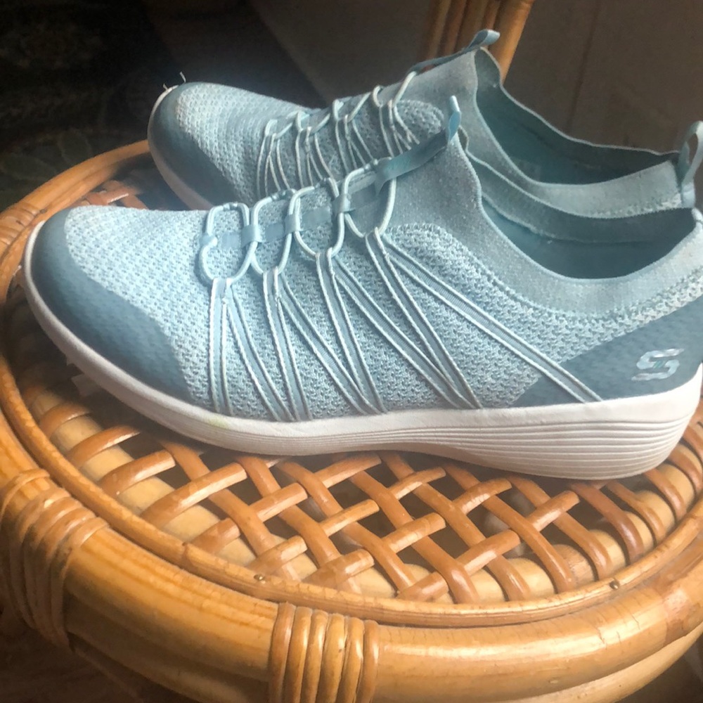 Skechers sneakers size 10